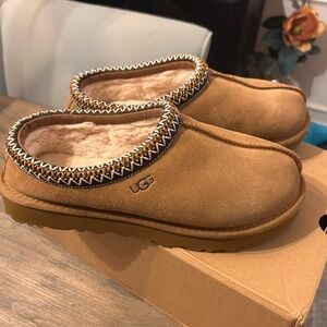 UGG Chestnut Suede Tasman Women’s 7 with Plush Lining